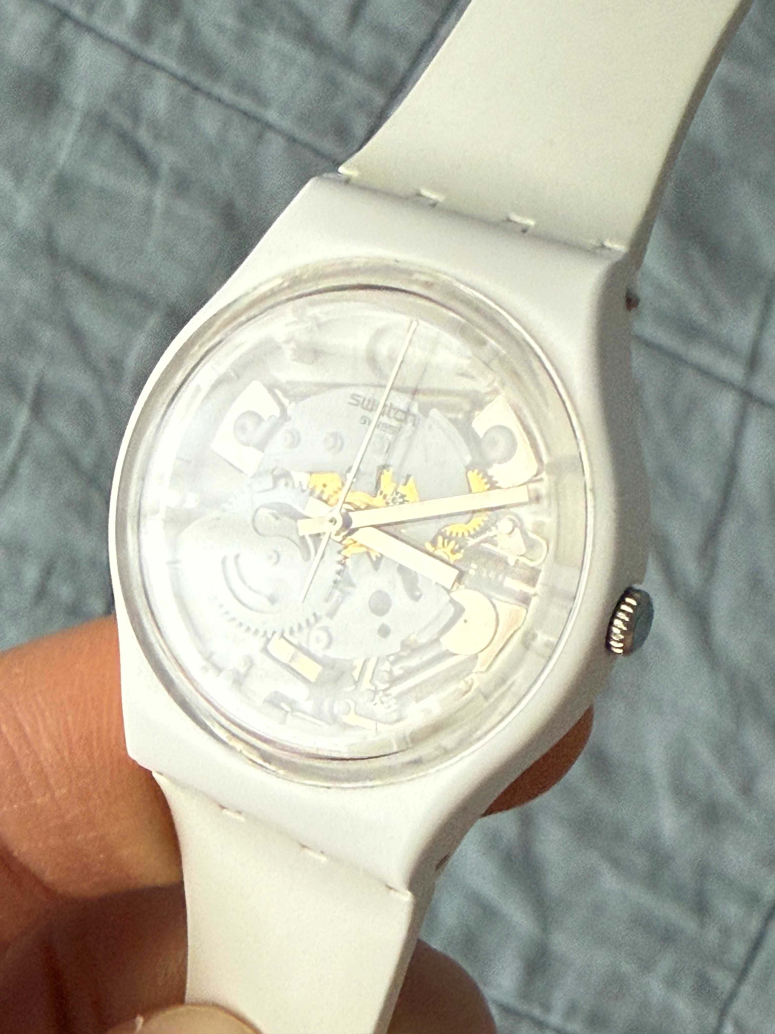 Biały zegarek Swatch z bioceramiką, Spot Time White