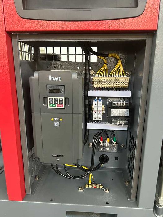 Kompresor śrubowy 2200 l/min 15 KW Falownik Osuszacz Filtry Kupczyk