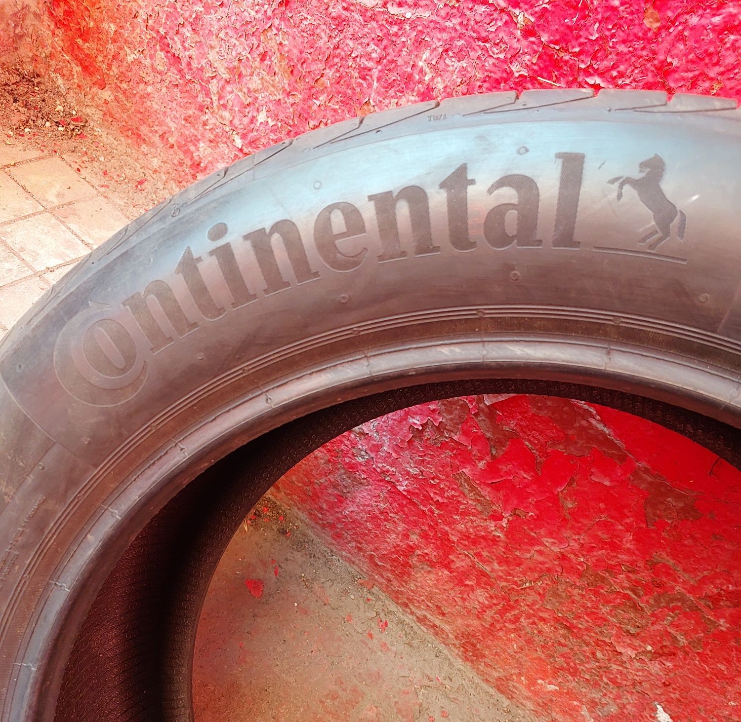 Continental premium contact 6 235/50 R19 V в идеальном состоянии.