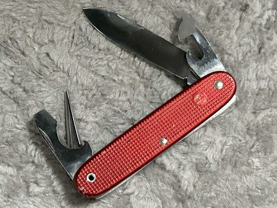 Kontraktowy nóż szwajcarskiej armii Wenger Soldier M1961 rocznik 1966