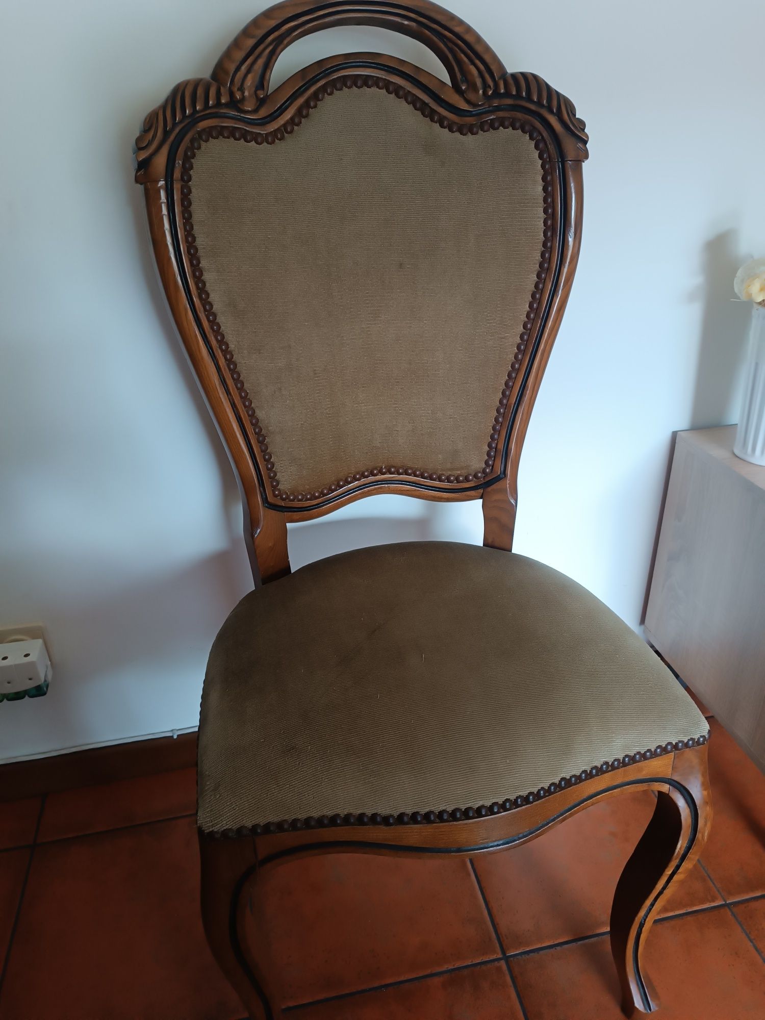 Cadeira rústica em segunda mão