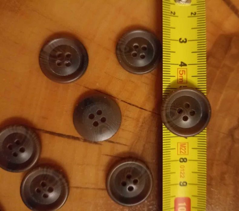 Guziki 2cm kolor: brąz ze wzorem