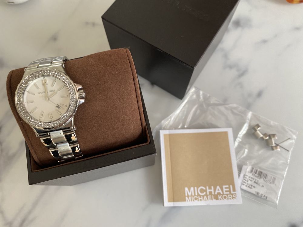 Zegarek Michael Kors kolor srebrny, cyrkonie