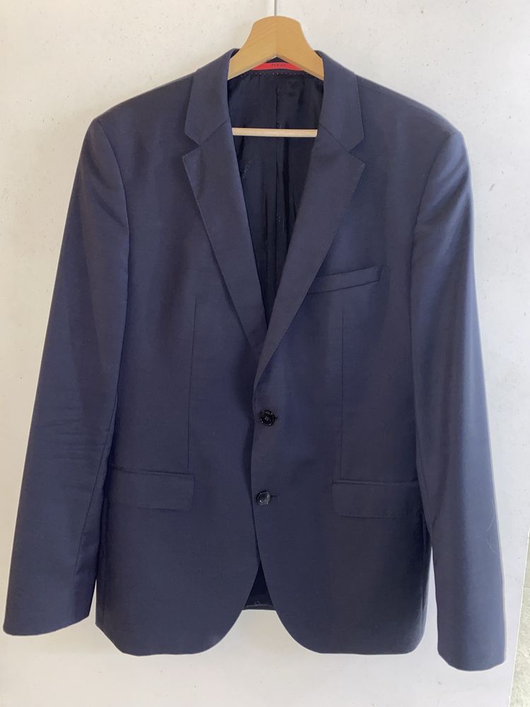 Hugo Boss garnitur slim roz. 50