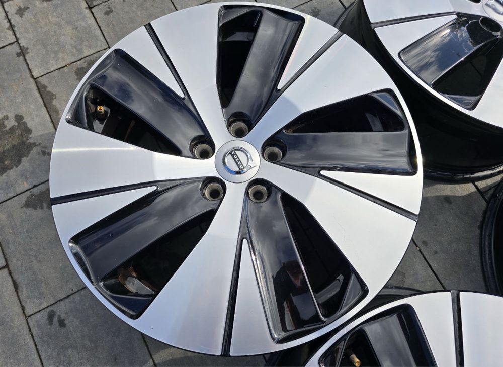 Alufelgi 5x108 18 cali Volvo R design Xc40 Xc60 Xc70 Xc90 V90 V60 S90
