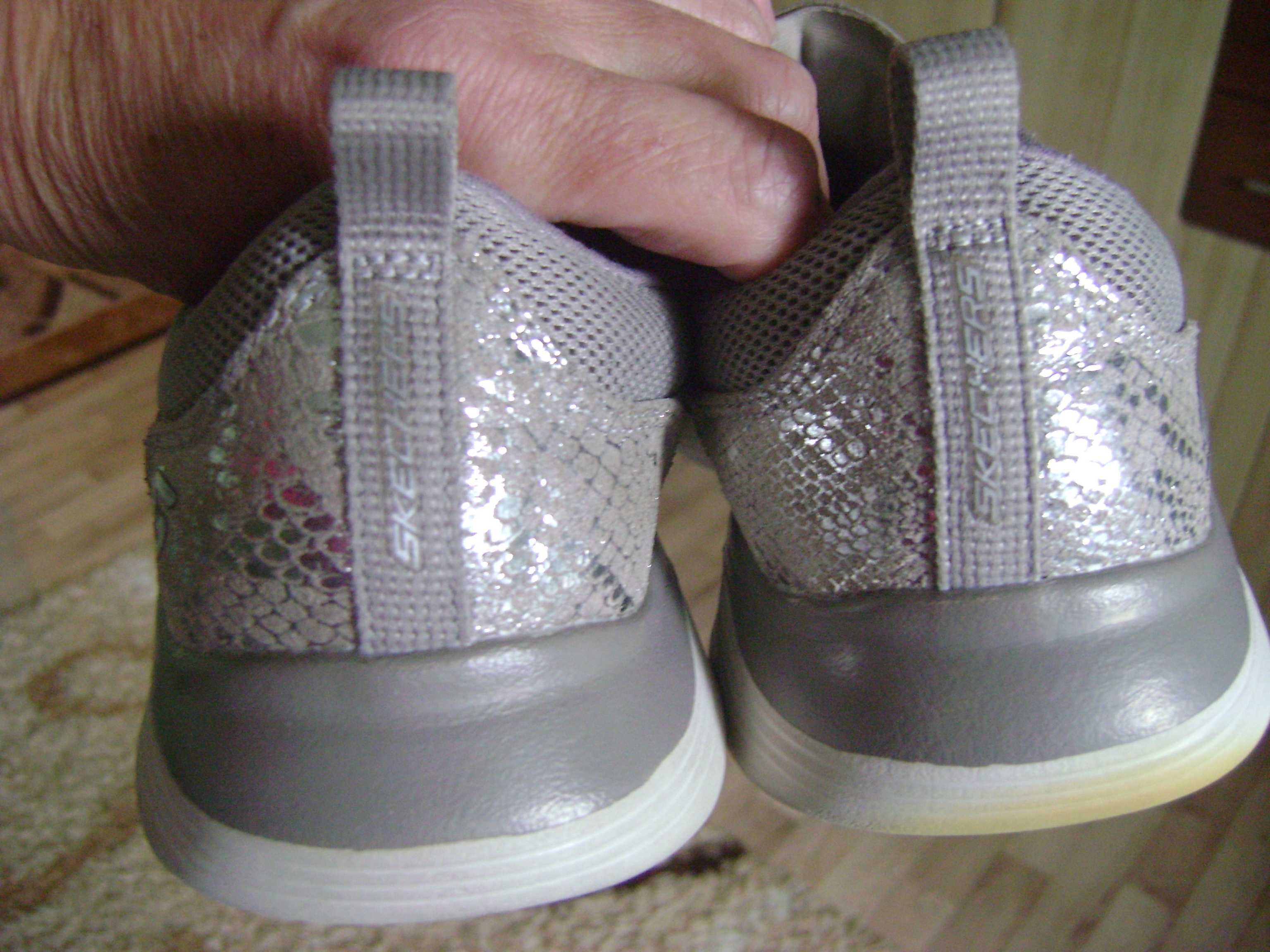 мокасины туфли кроссовки Skechers и Hotter р.40 по стель.25,5 см
