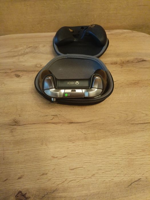 Pad Xbox elite, z wszystkimi akcesoriami