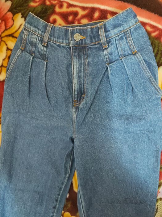 Продам темно-сині джинси моми в гарному стані