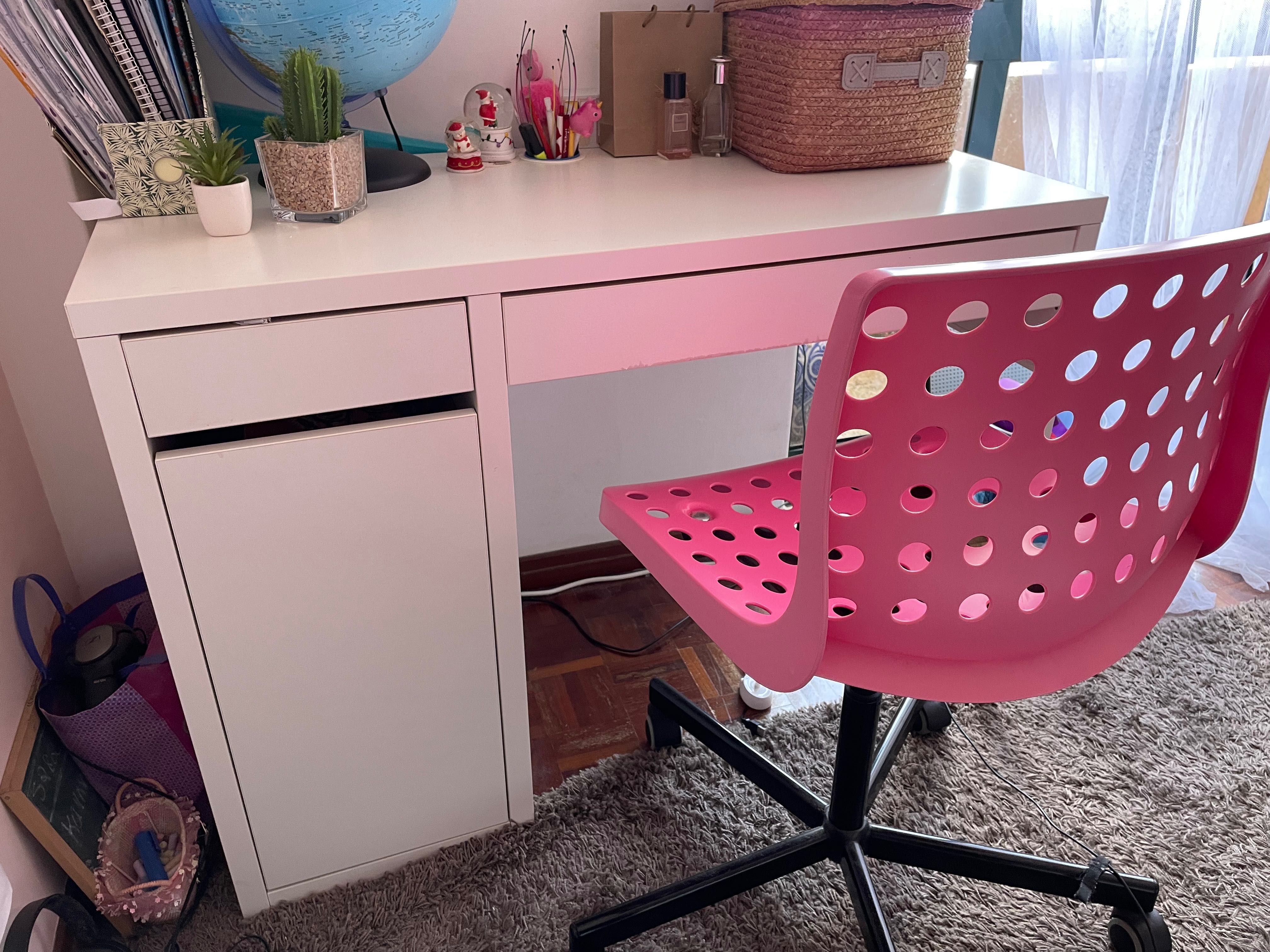 Secretaria e cadeira
