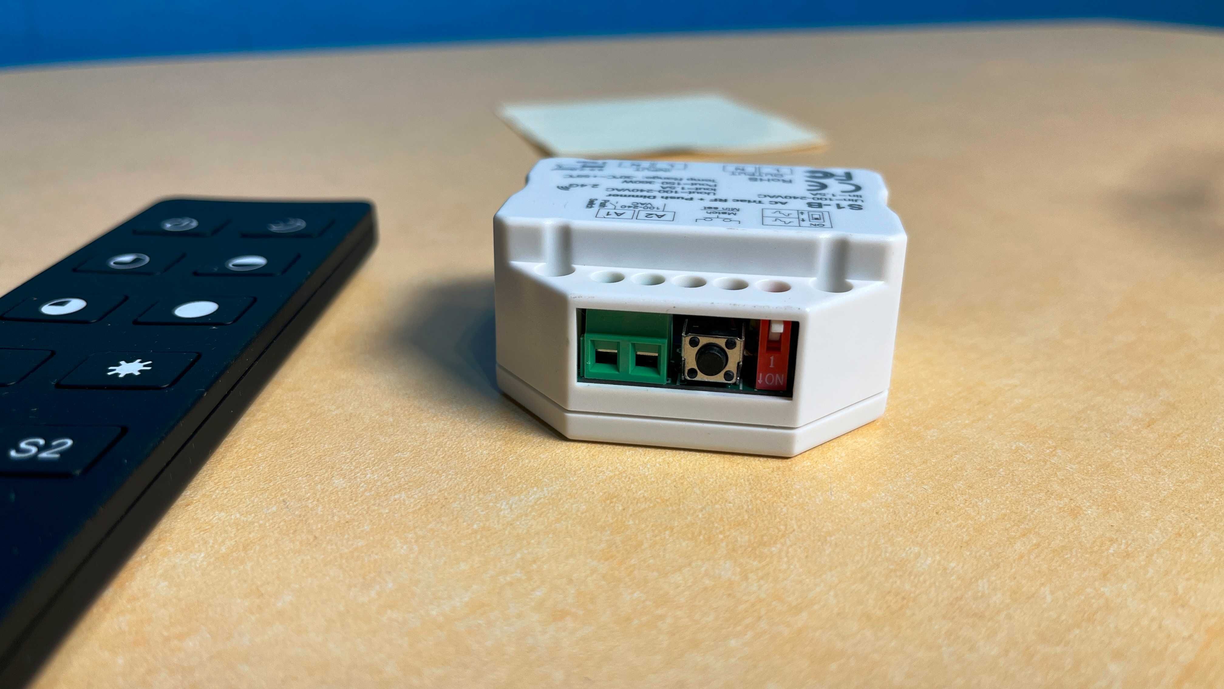Ściemniacz triakowy z pilotem AC TRIAC S1-B+R1 RF 2.4G spm104