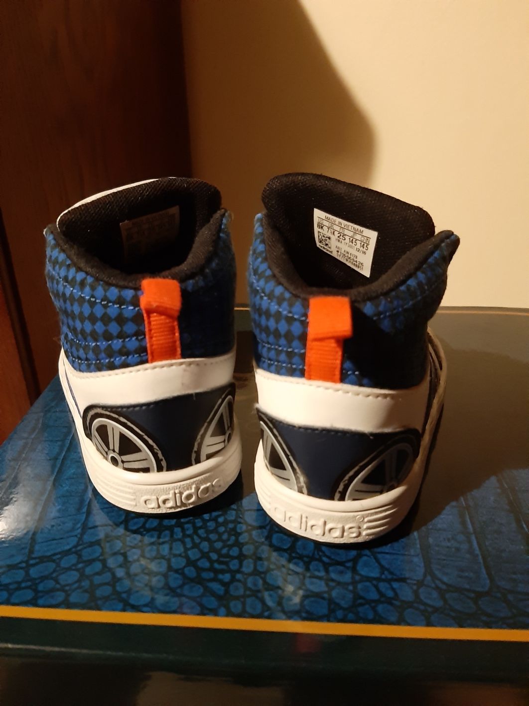Buty chłopięce Adidas rozmiar 25