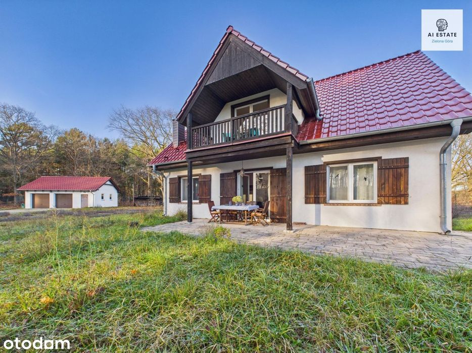 Dom otoczony zielenią – duża działka i codzienny spokój