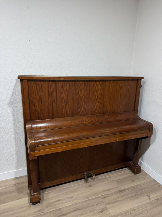 Piano Newton & Newton