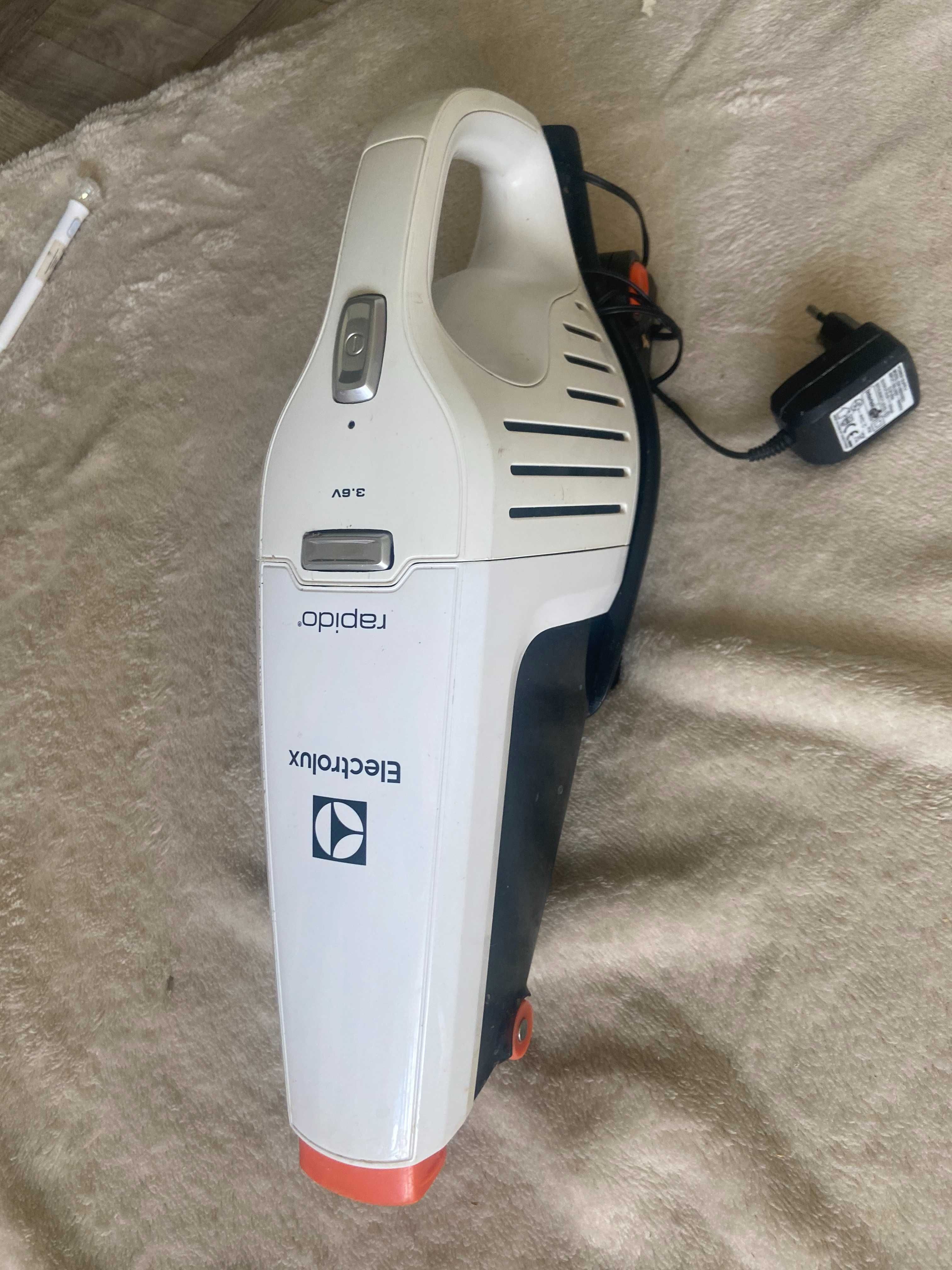 Пылесос Electrolux для авто, мебели, углов.