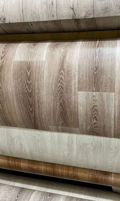 Лінолеум від побутового до напів комерційного.