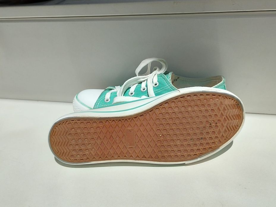 Sapatilhas tamanho 37, cor vede