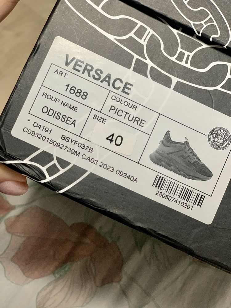 Versace chain react 40