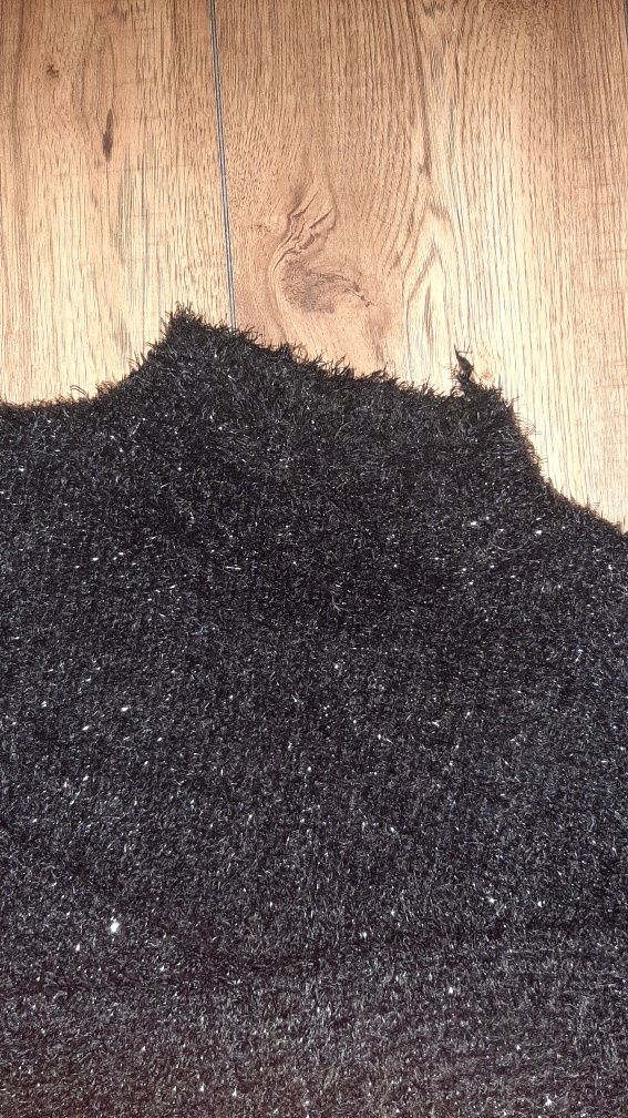 Puchaty mięciutki czarny sweter oversize z błyszczącą nitką S M L
