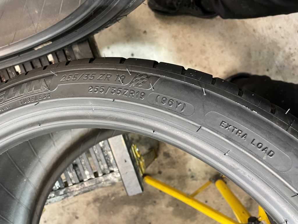 255 35 ZR19 Michelin Pilot Sport 4 96Y 5,5mm  x2