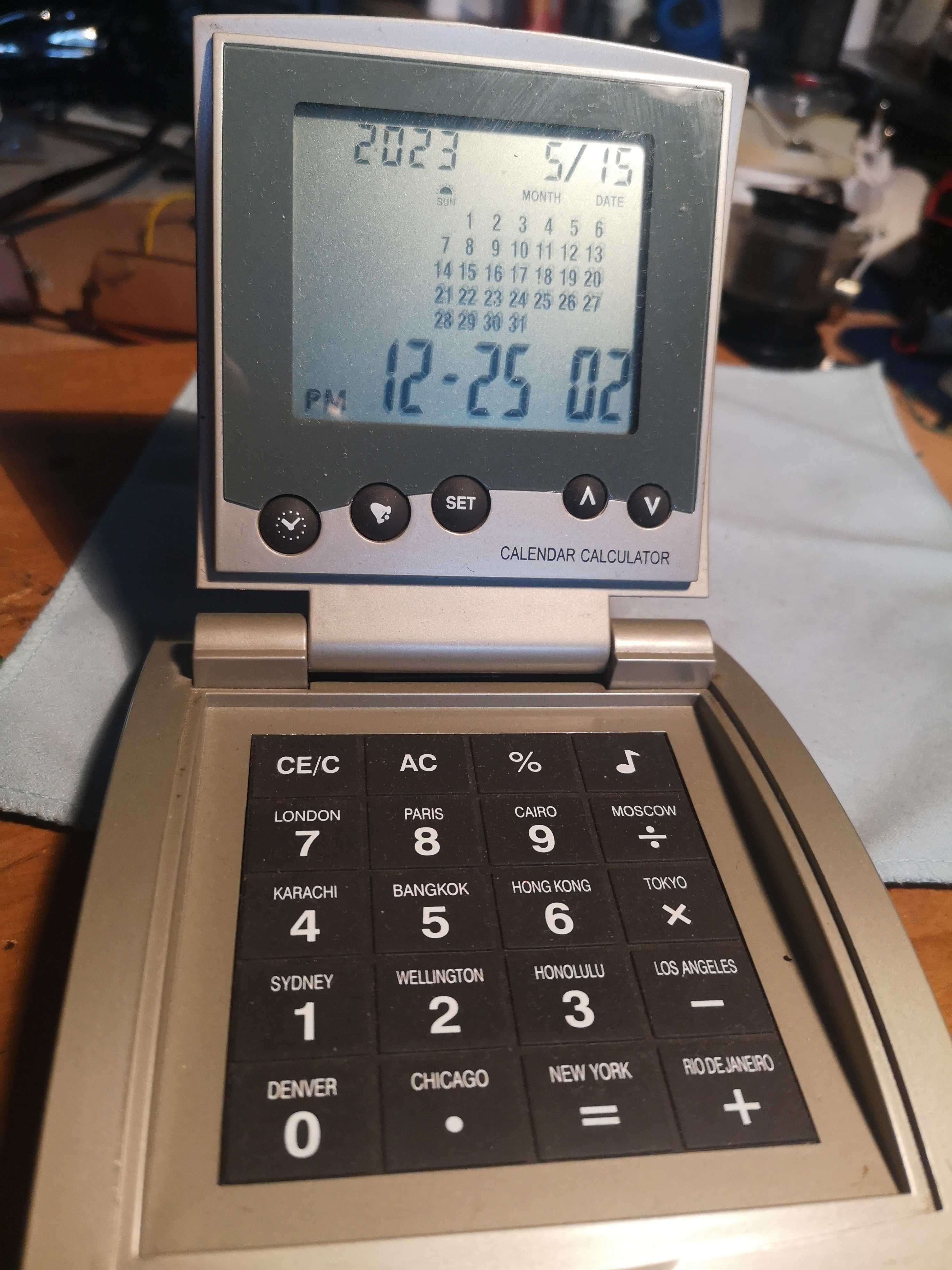 zegarek budzik kalkulator