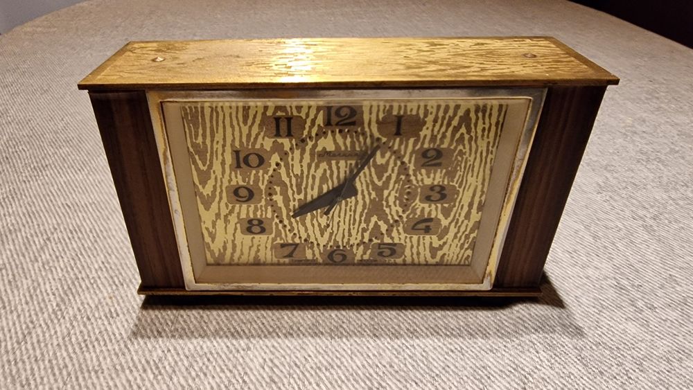 Stary zegar kominkowy. Antyk.