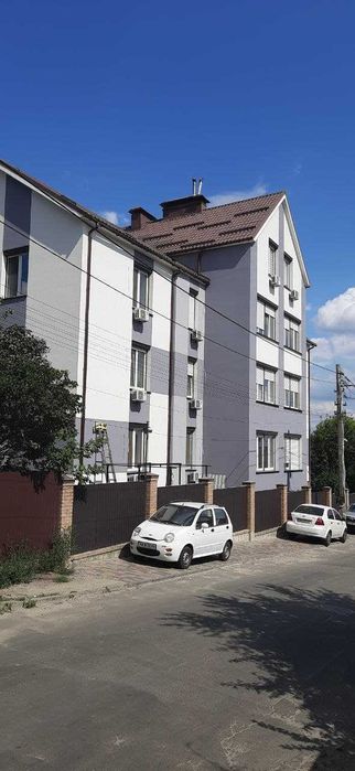 Продається житлове приміщення вул. Гайова 3