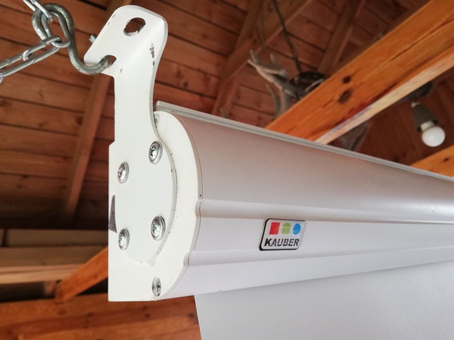 Ekran projekcyjny elektryczny Kauber White labe 200x150 MADE IN POLAND