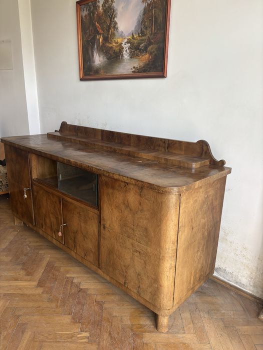 Bufet/Komoda art deco lata 60 ze szklanymi drzwiczkami przesuwnymi.