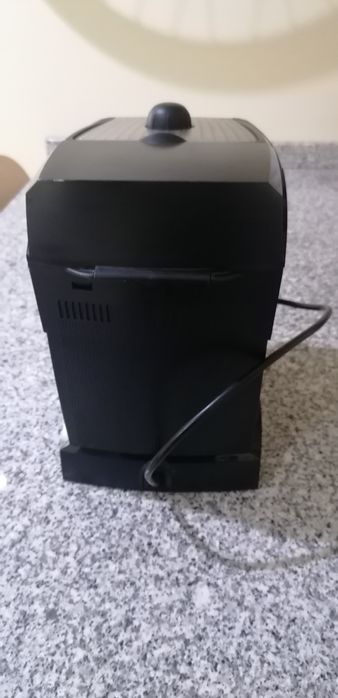 Máquina de café expresso pastilhas marca delonghi EC155