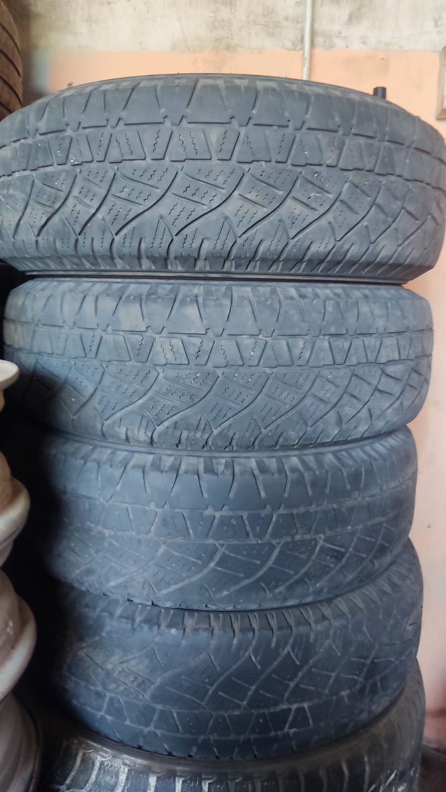 Продам автошини Michelin  215/70/16