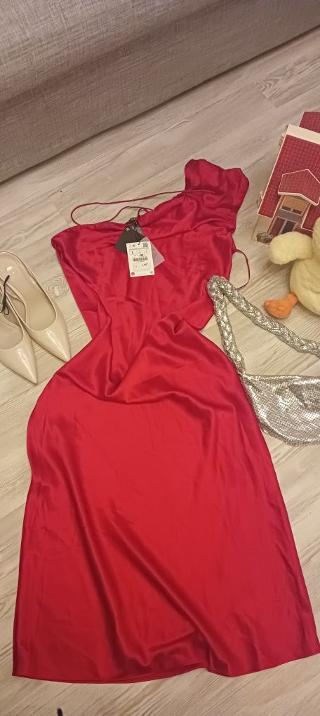Продам шелковое платье в бельевой стиле от Zara