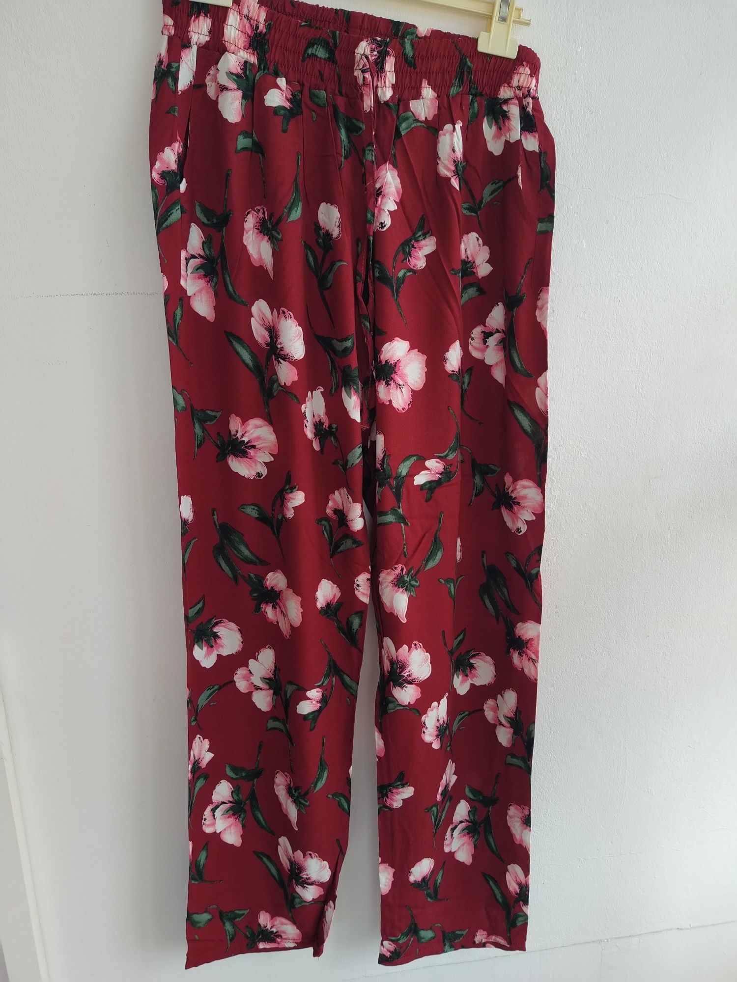 Calças bordeaux floridas - Tamanho XL/XXL