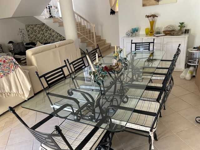 Mesa em Vidro + 8 Cadeiras