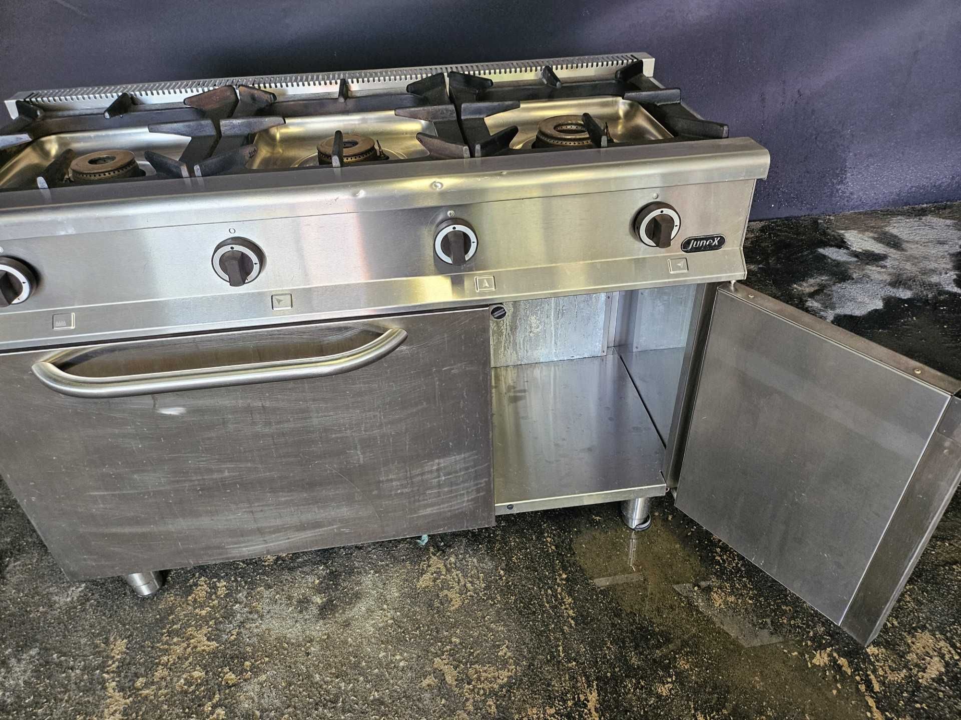 Fogão com 3 queimadores e forno