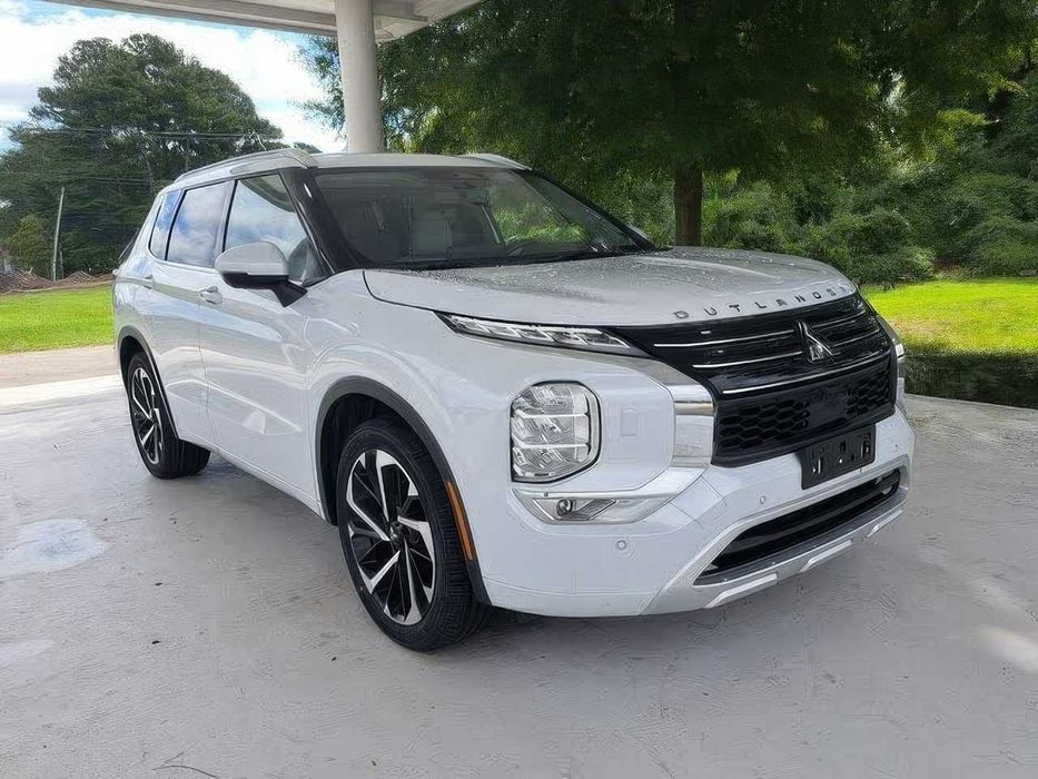 Mitsubishi Outlander      2023