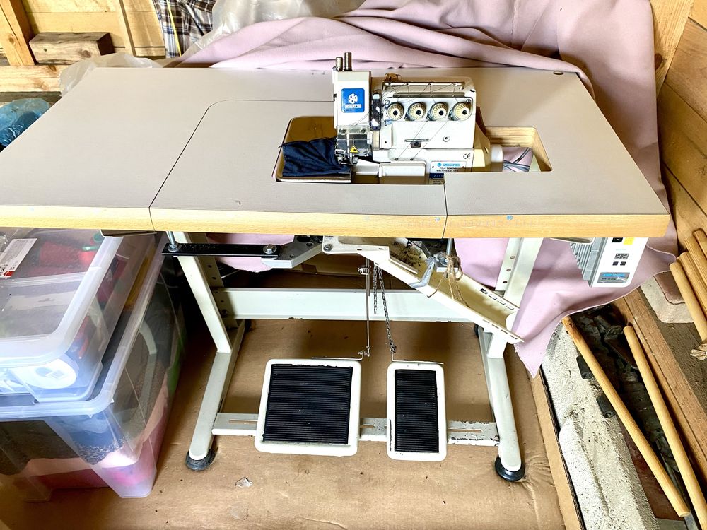 Overlock ZOJE 4-nitkowy