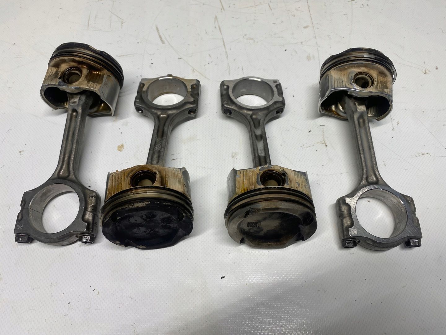 TŁOK KORBOWÓD NISSAN QASHQAI 1.3 TCE 19-25 HR13 120106547R