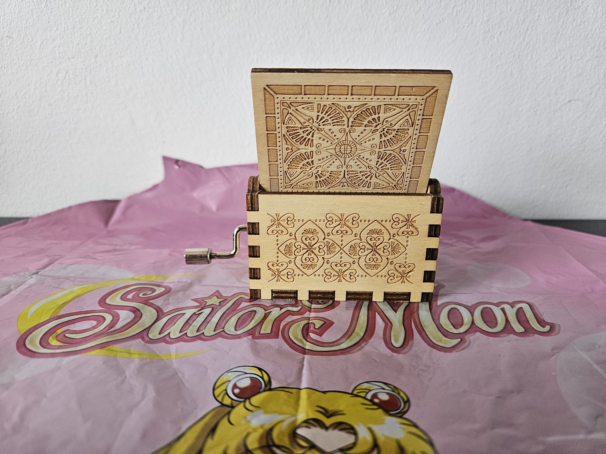 Sailor moon - caixa de musica em madeira