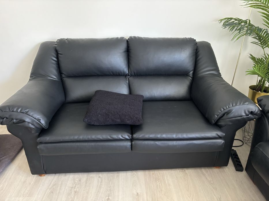 2 Sofas em pele, impecaveis! Motivo da venda, trocar de modelo e cor.