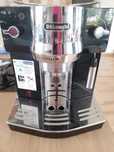 Kolbowy ekspres ciśnieniowy ze spieniaczem DeLonghi EC820.B