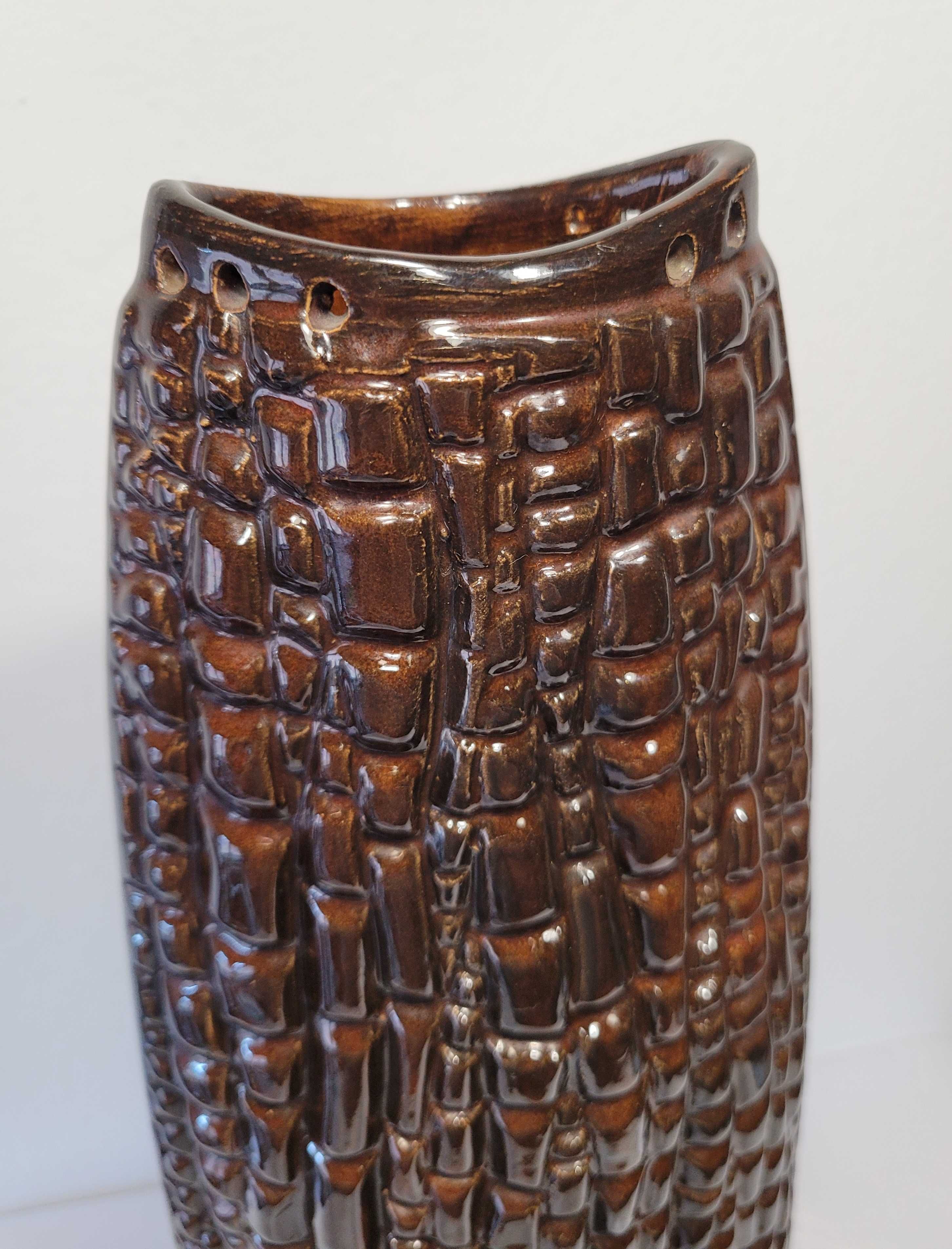 Stary wazon ceramiczny z epoki PRL, Kora