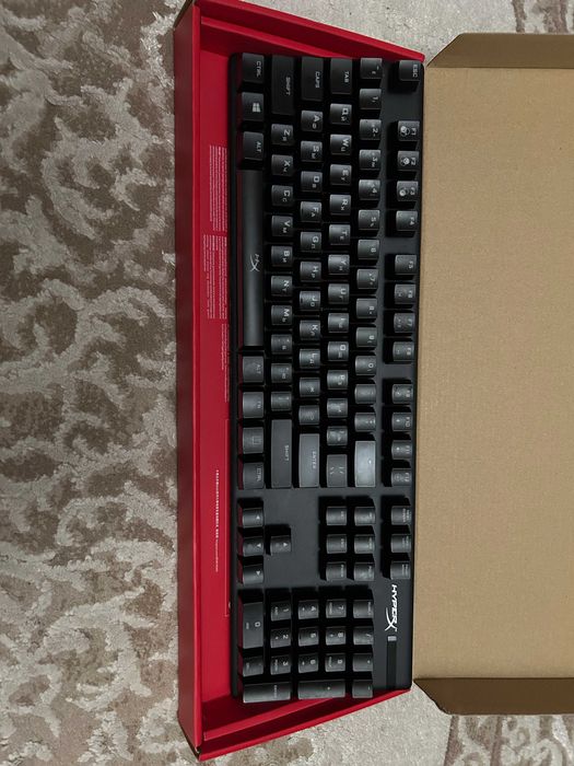 Клавиатура HyperX Alloy Origins RGB Red в идеальном состоянии