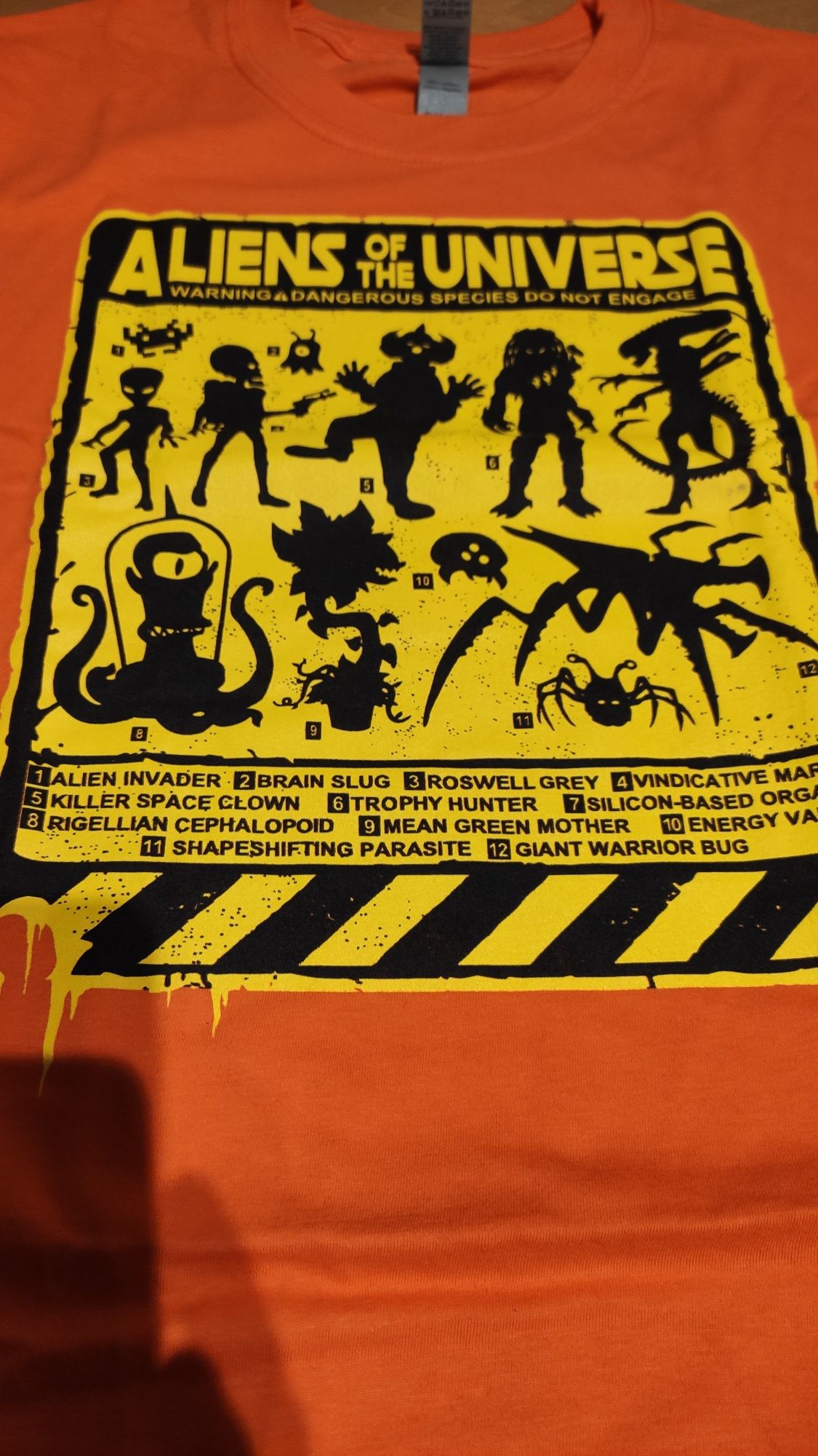 Nowa Koszulka "Aliens Of The Universe" ze sklepu Qwertee, rozmiar M