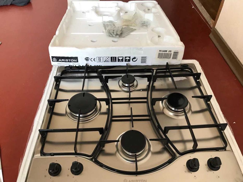 Продам варочную газовую поверхность Ariston PH640M, новая