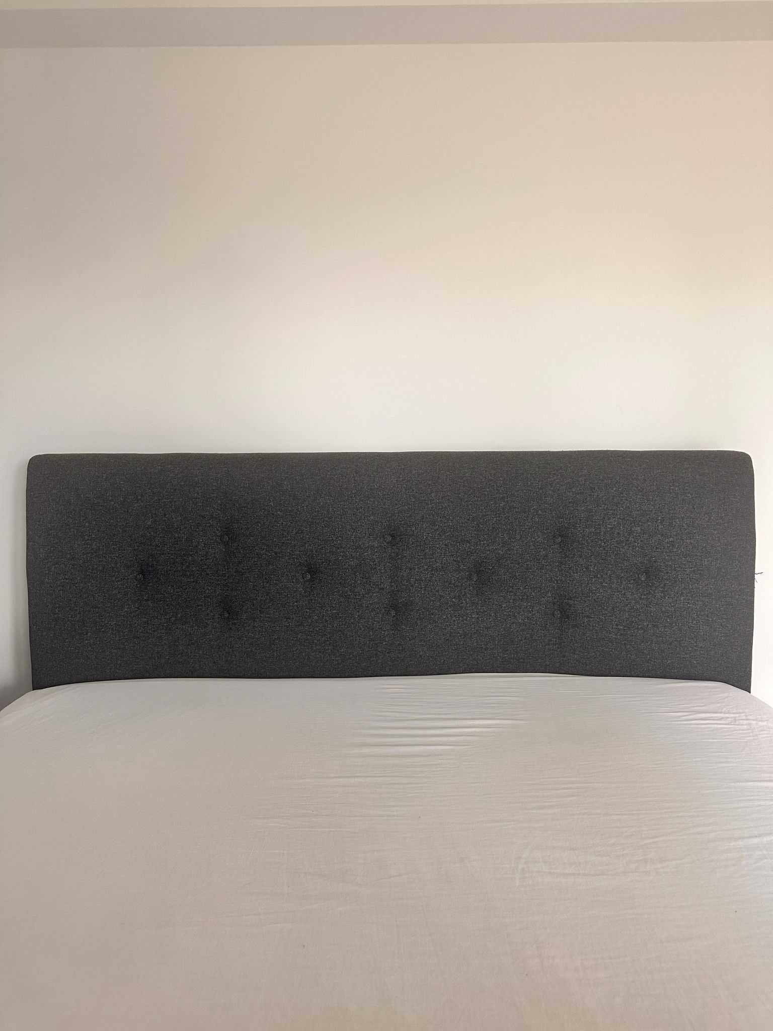 Cama estofada c/arrumação