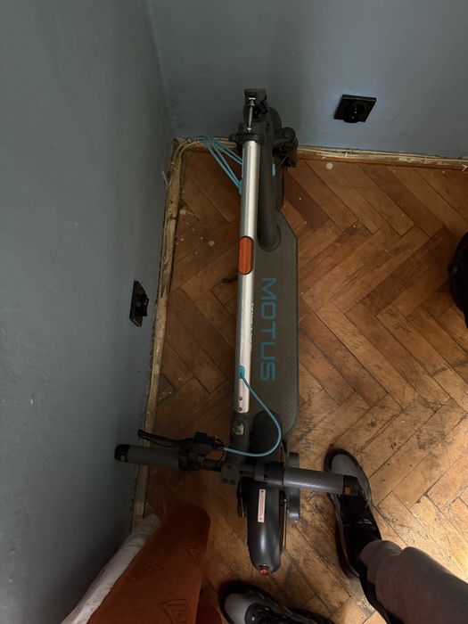 MOTUS Scooty 10 Lite Gen 6 30km 350W Amortyzacja 10" Szary