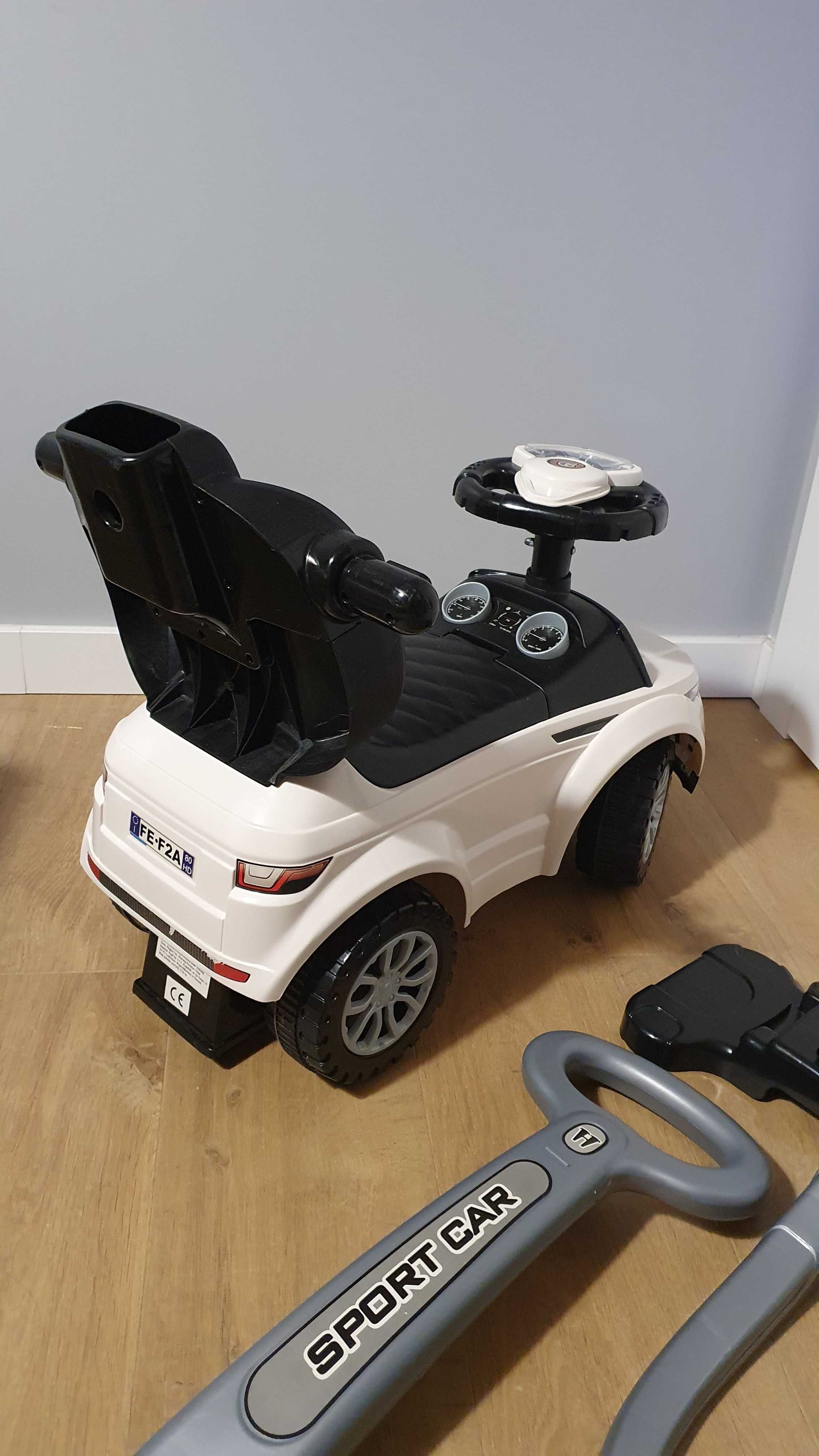 Jeździk Sport Car 614W biały, otwierane siedzisko