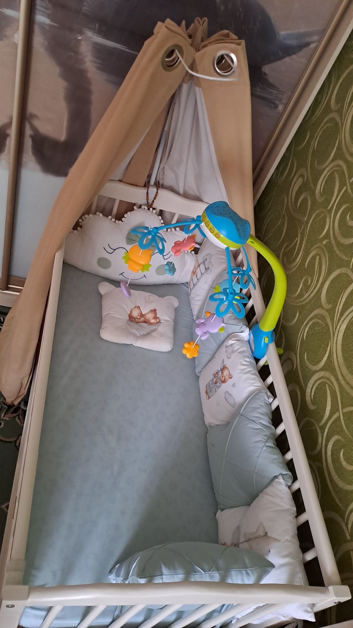 Дитяче ліжечко з комплектом постілі