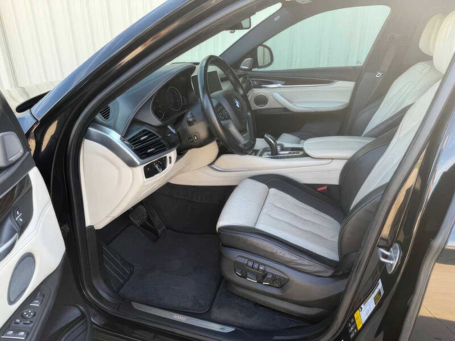 BMW X6 xDrive50i      2017