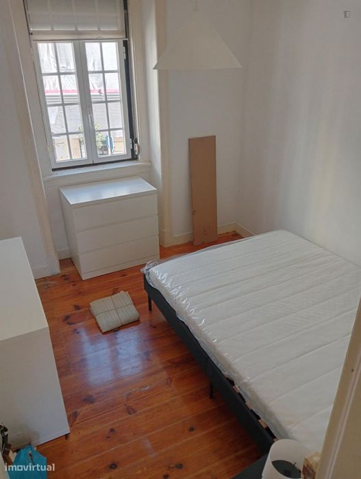 761999 - Quarto com cama de solteiro em...